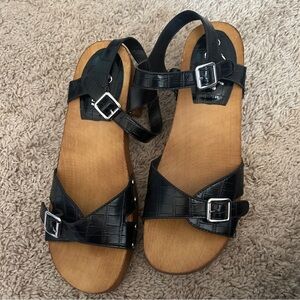 SHEIN Black Croc-Embossed Buckle Sandals